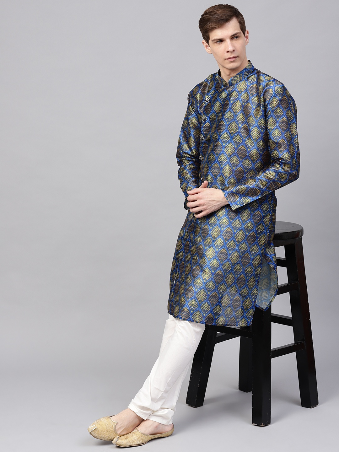 

SOJANYA Men Blue & Off-White Printed Angrakha Kurta with Churidar