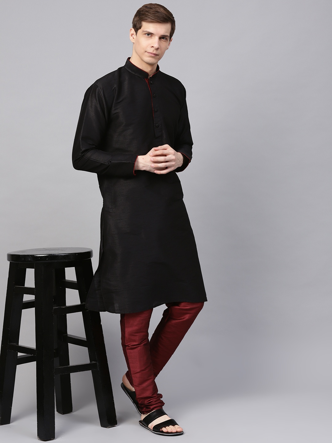 

SOJANYA Men Black & Maroon Solid Straight Kurta with Churidar