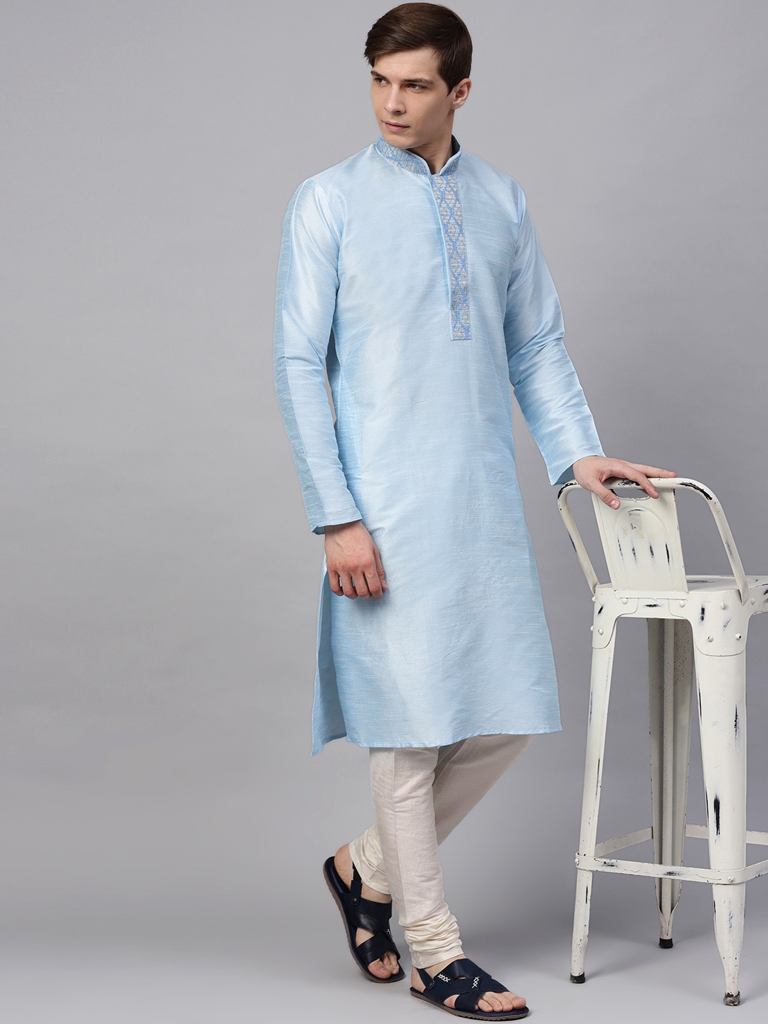 

SOJANYA Men Blue & Off-White Solid Straight Kurta with Churidar