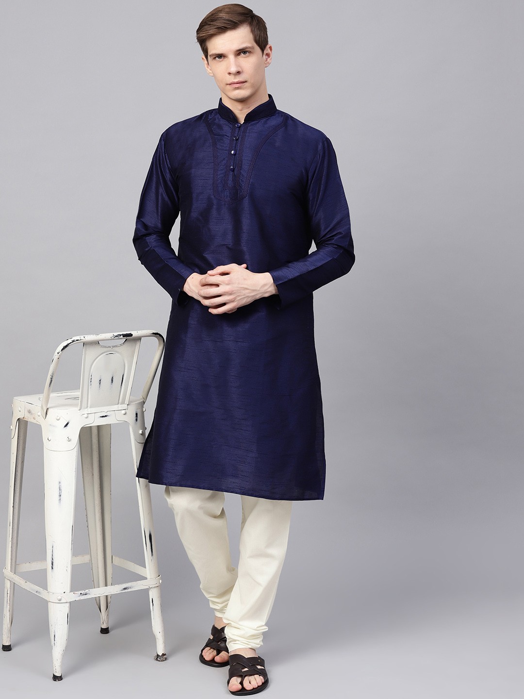 

SOJANYA Men Navy Blue & Off-White Solid Kurta with Churidar
