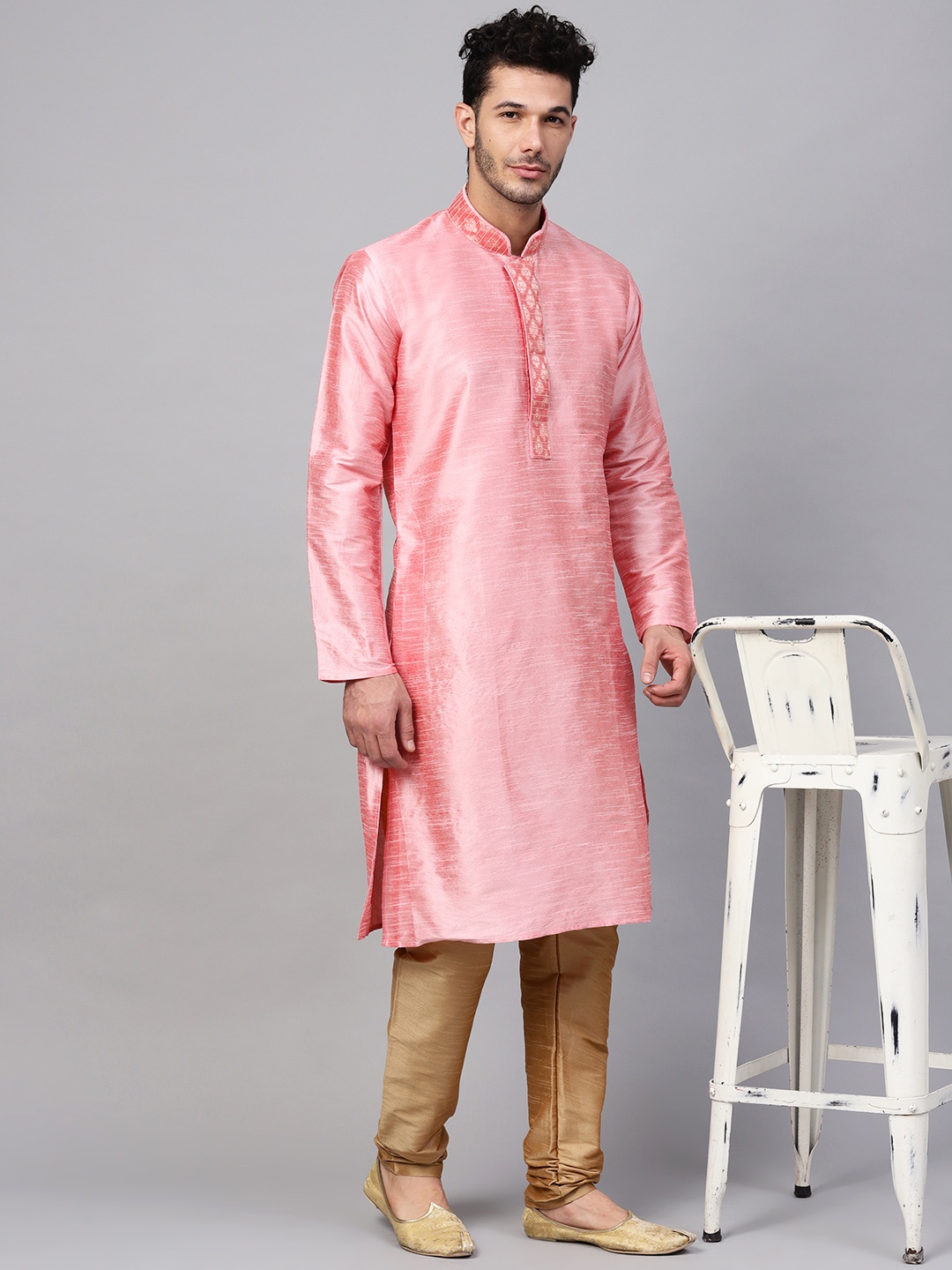 

SOJANYA Men Pink & Golden Solid Straight Kurta with Churidar