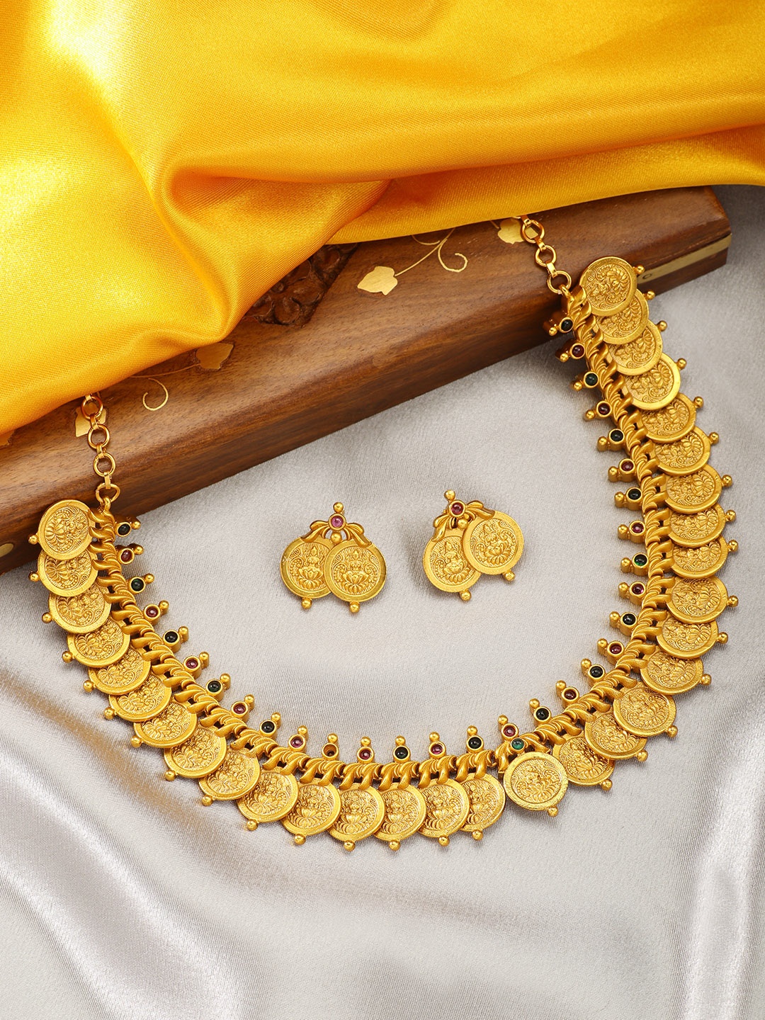 

Peora 18K Gold Plated Traditional Jewellery Set