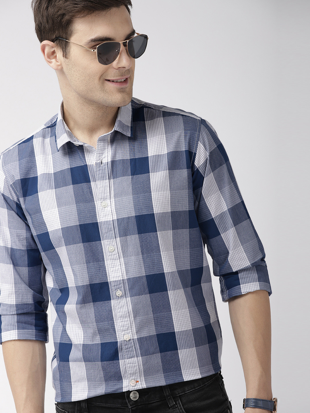 

Mast & Harbour Men Blue & White Regular Fit Checked Casual Shirt