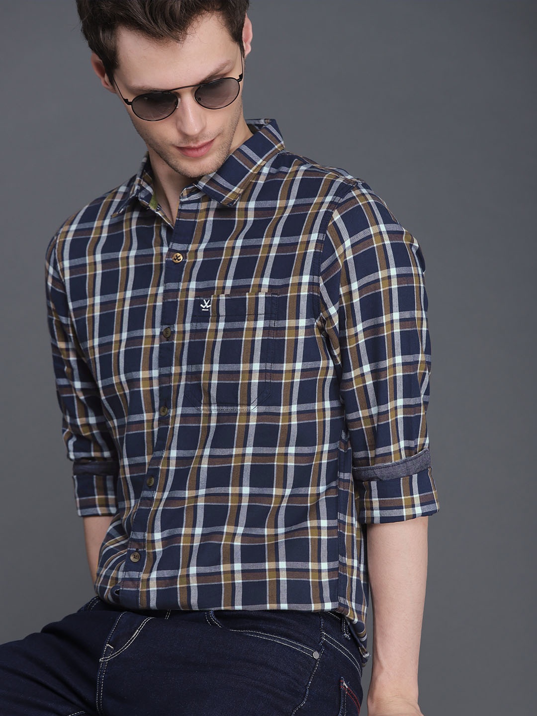 

WROGN Men Navy Blue & Beige Slim Fit Checked Casual Shirt