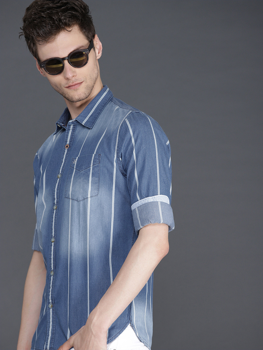 

WROGN Men Blue & White Slim Fit Striped Chambray Casual Shirt