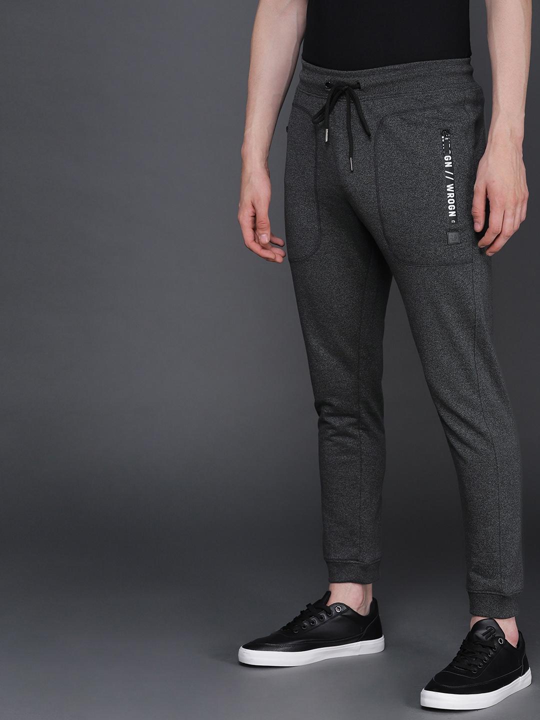 

WROGN Men Charcoal Grey Slim Fit Solid Joggers