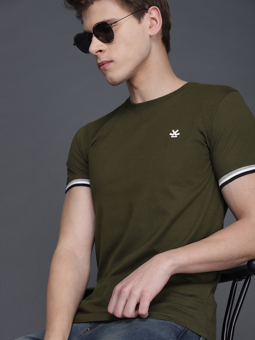 

WROGN Men Olive Green Solid Slim Fit Round Neck Pure Cotton T-shirt