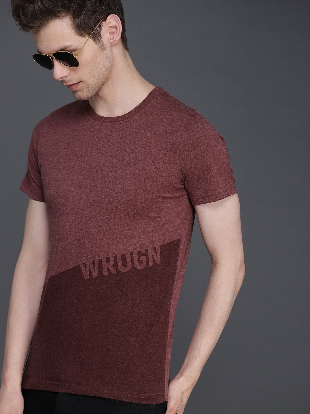 

WROGN Men Maroon Colourblocked Slim Fit Round Neck T-shirt