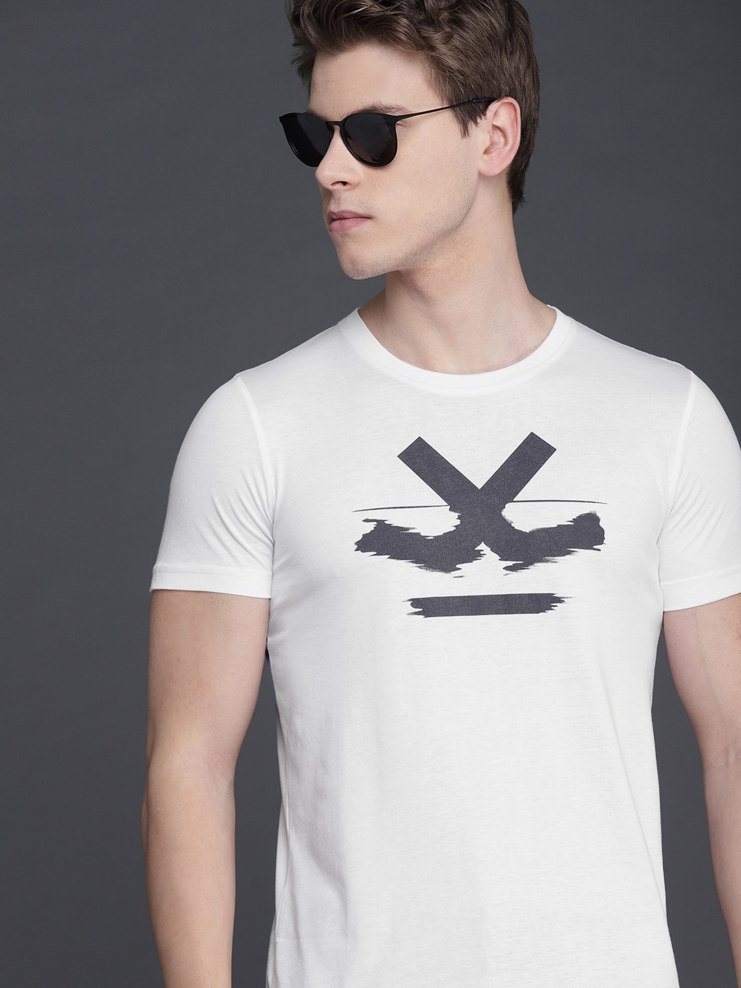 

WROGN Men White Printed Slim Fit Round Neck Pure Cotton T-shirt