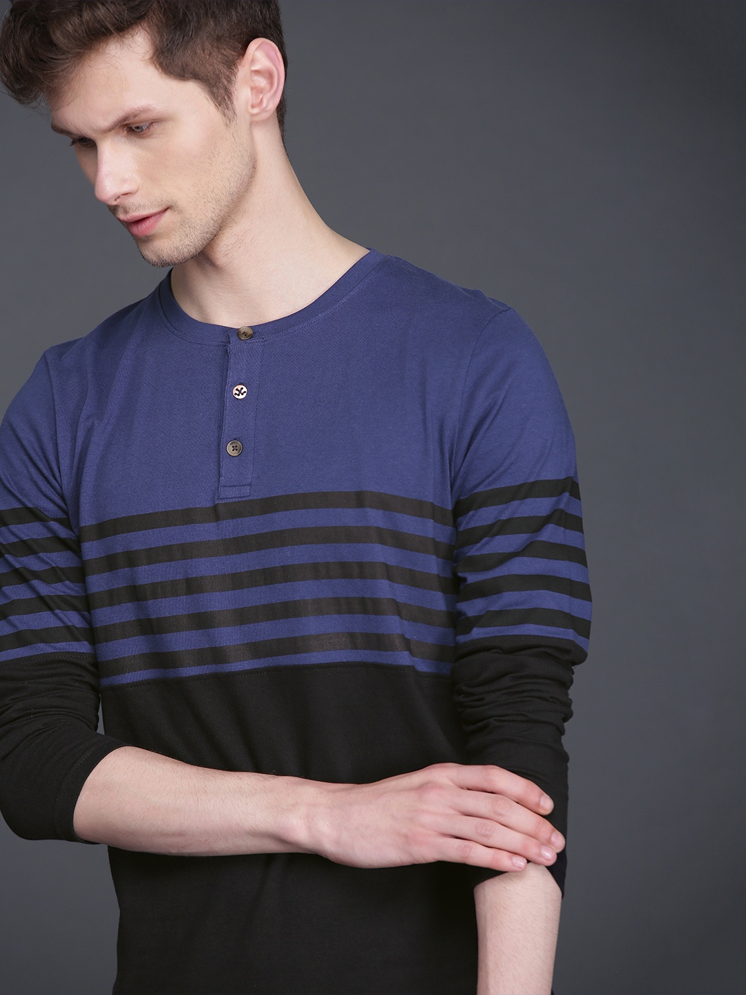 

WROGN Men Black Blue Colourblocked Slim Fit Henley Neck Pure Cotton T-shirt