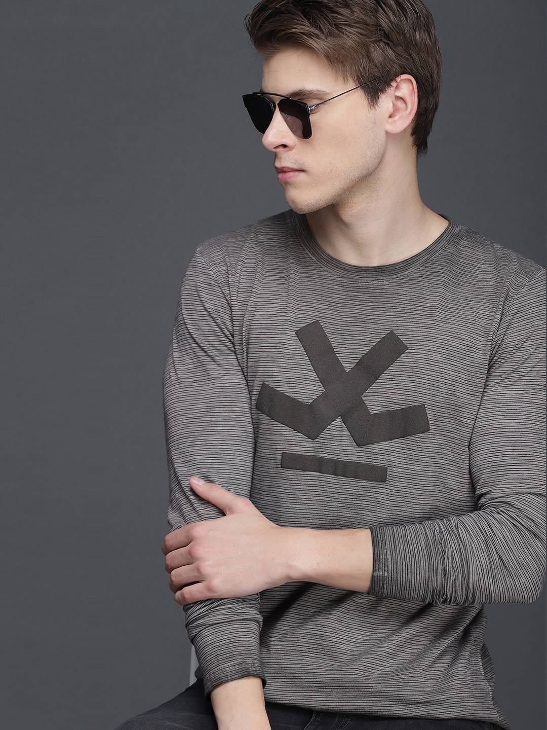 

WROGN Men Grey Slim Fit Striped Cotton Pure Cotton T-shirt