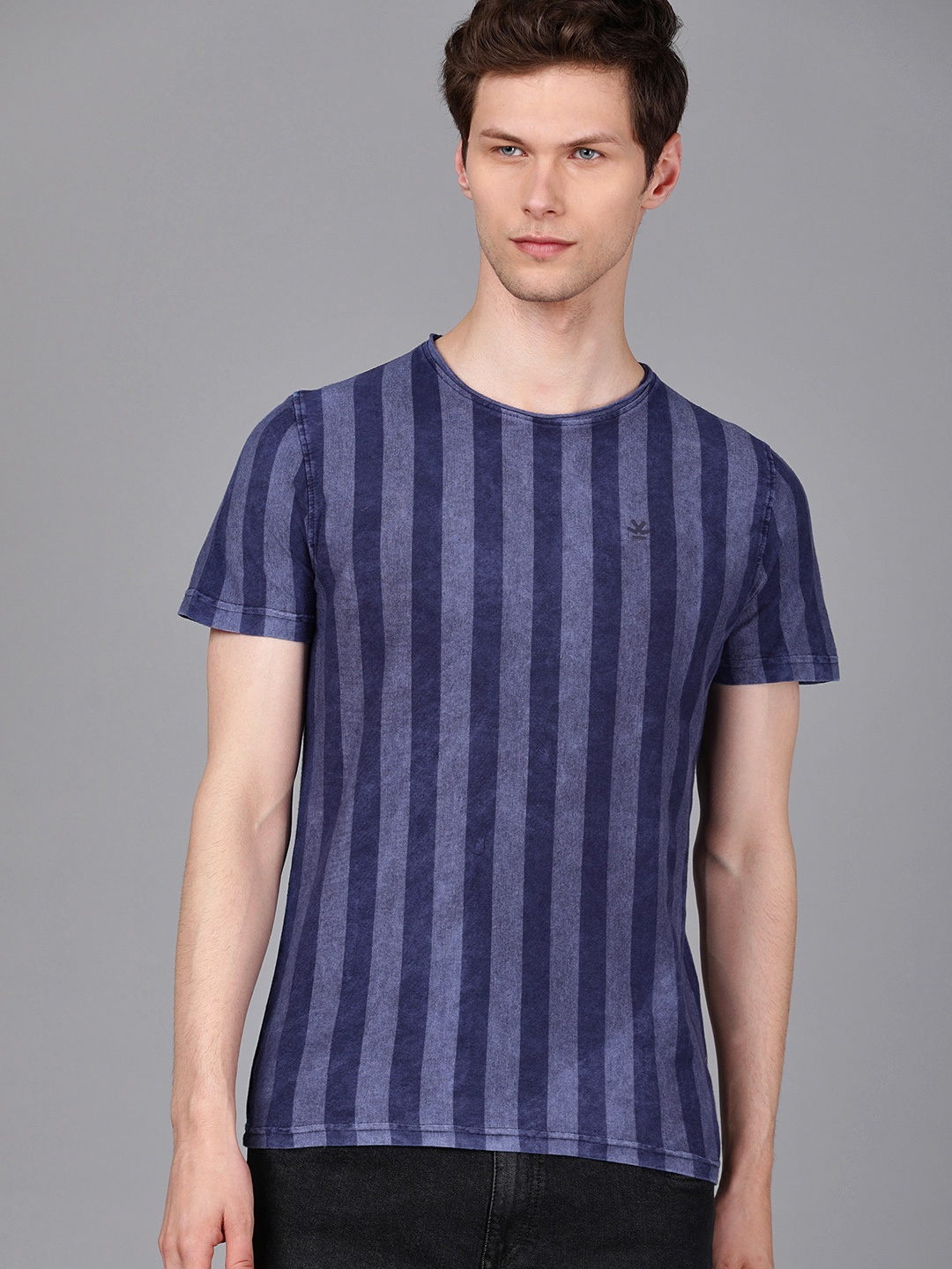 

WROGN Men Blue Striped Slim Fit Round Neck T-shirt