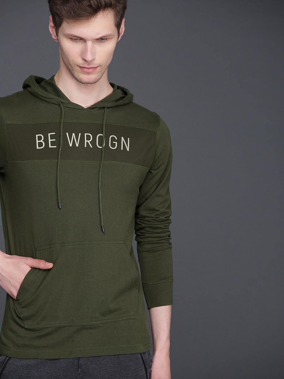 

WROGN Men Olive Green Printed Slim Fit Hooded Pure Cotton T-shirt