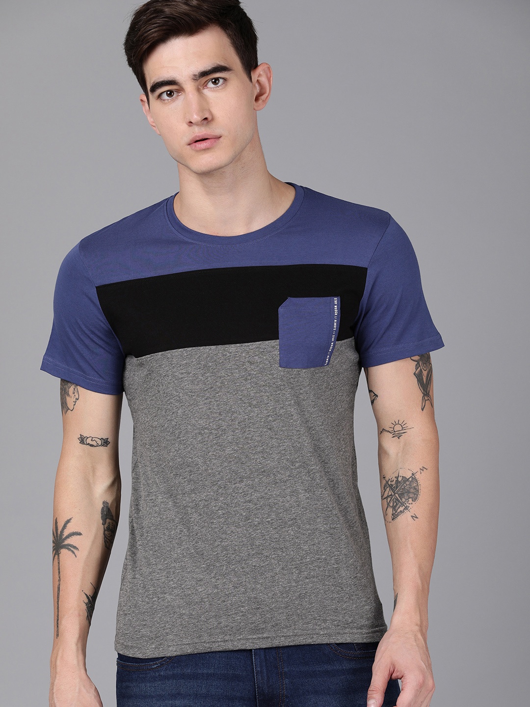 

WROGN Men Charcoal Colourblocked Slim Fit Round Neck T-shirt