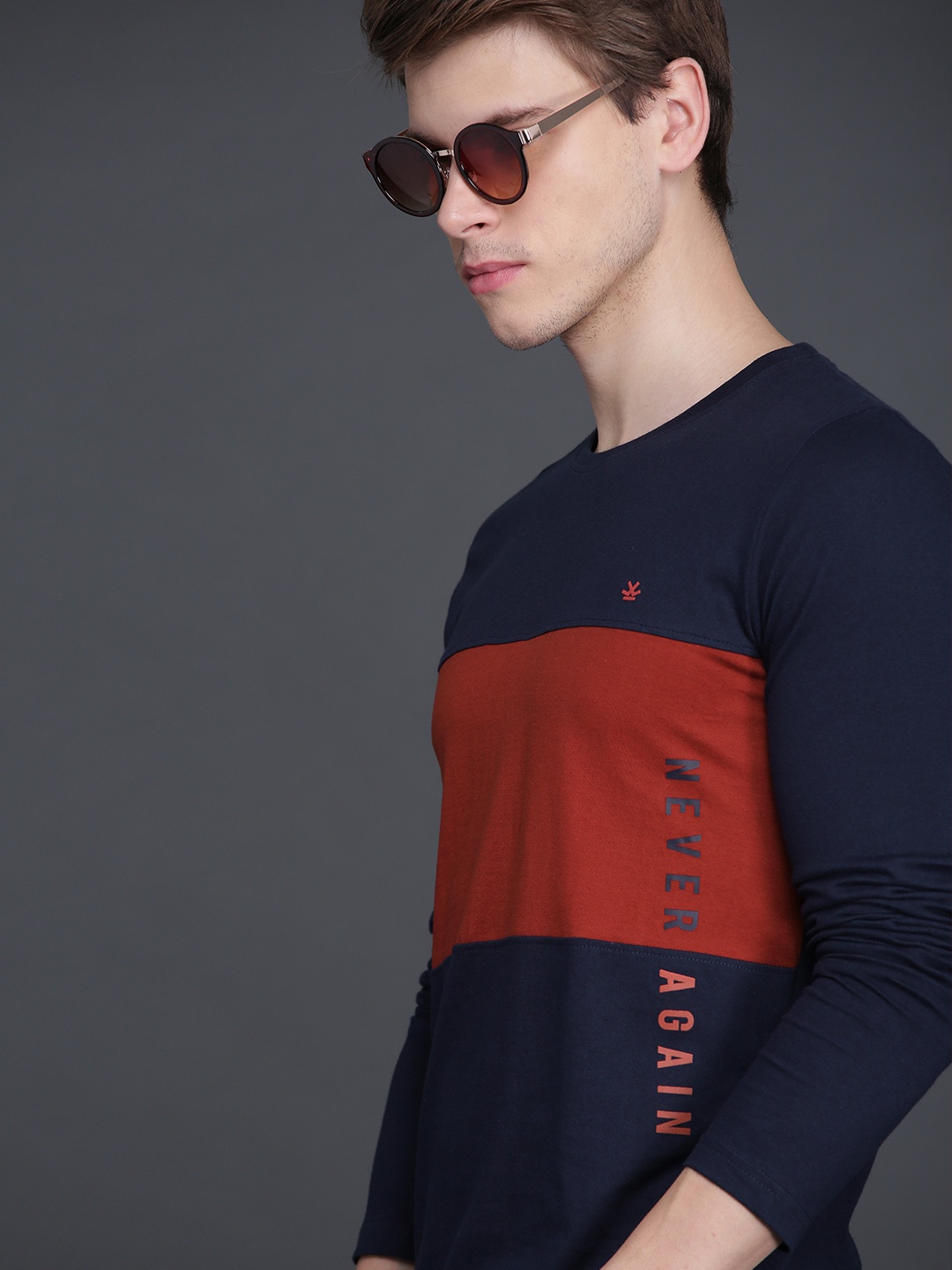 

WROGN Men Navy Blue Maroon Colourblocked Round Neck Pure Cotton T-shirt