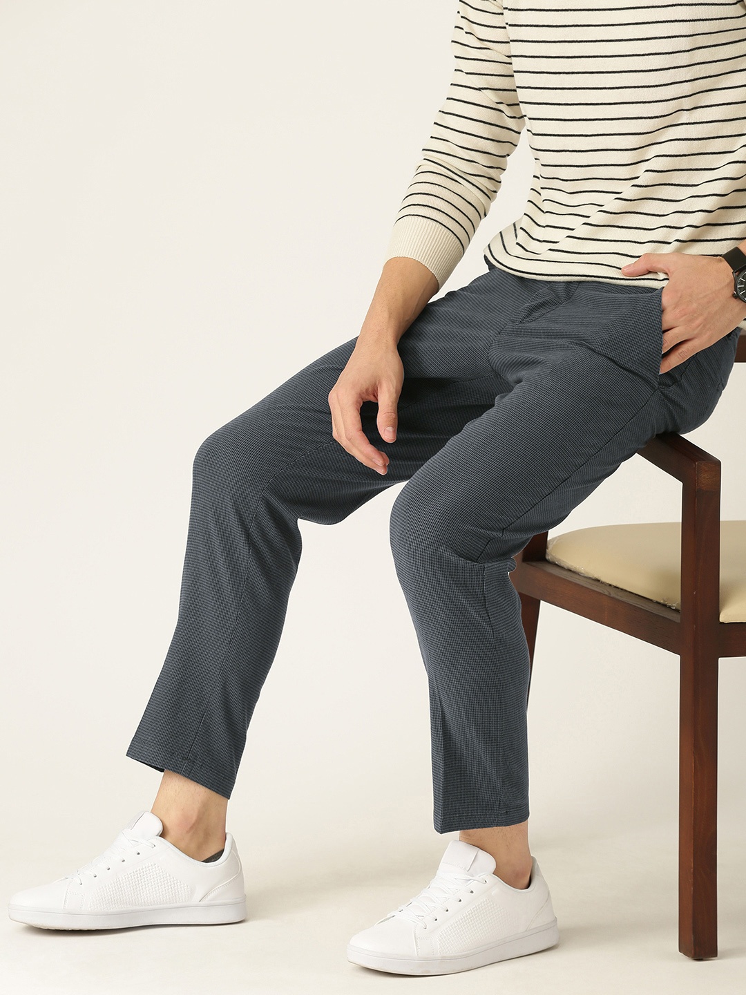 

Allen Solly Sport Men Wimbledon Black & Charcoal Cropped Fit Self Design Regular Trousers