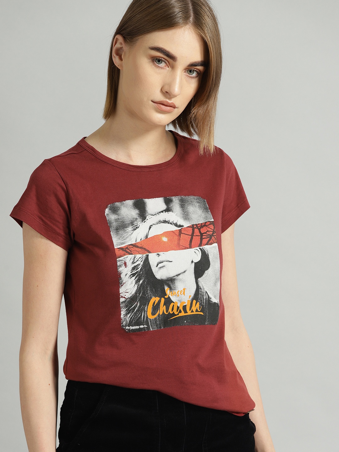 

The Roadster Lifestyle Co Women Maroon Printed Round Neck T-shirt