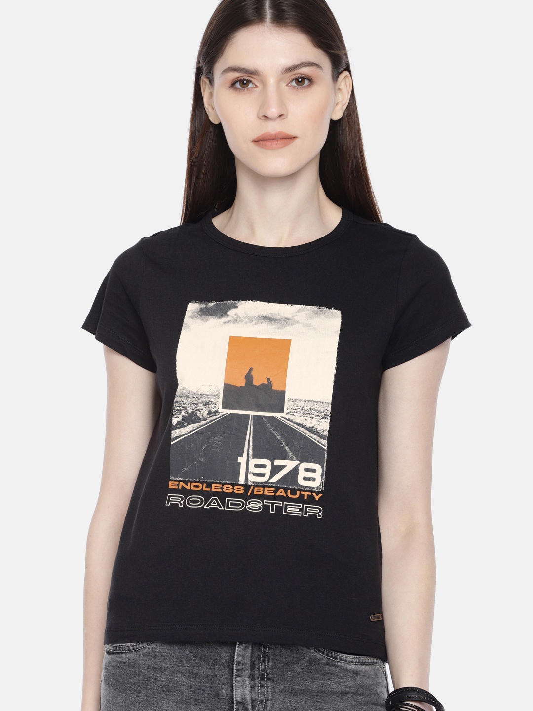 

The Roadster Lifestyle Co Women Black Printed Round Neck Pure Cotton T-shirt