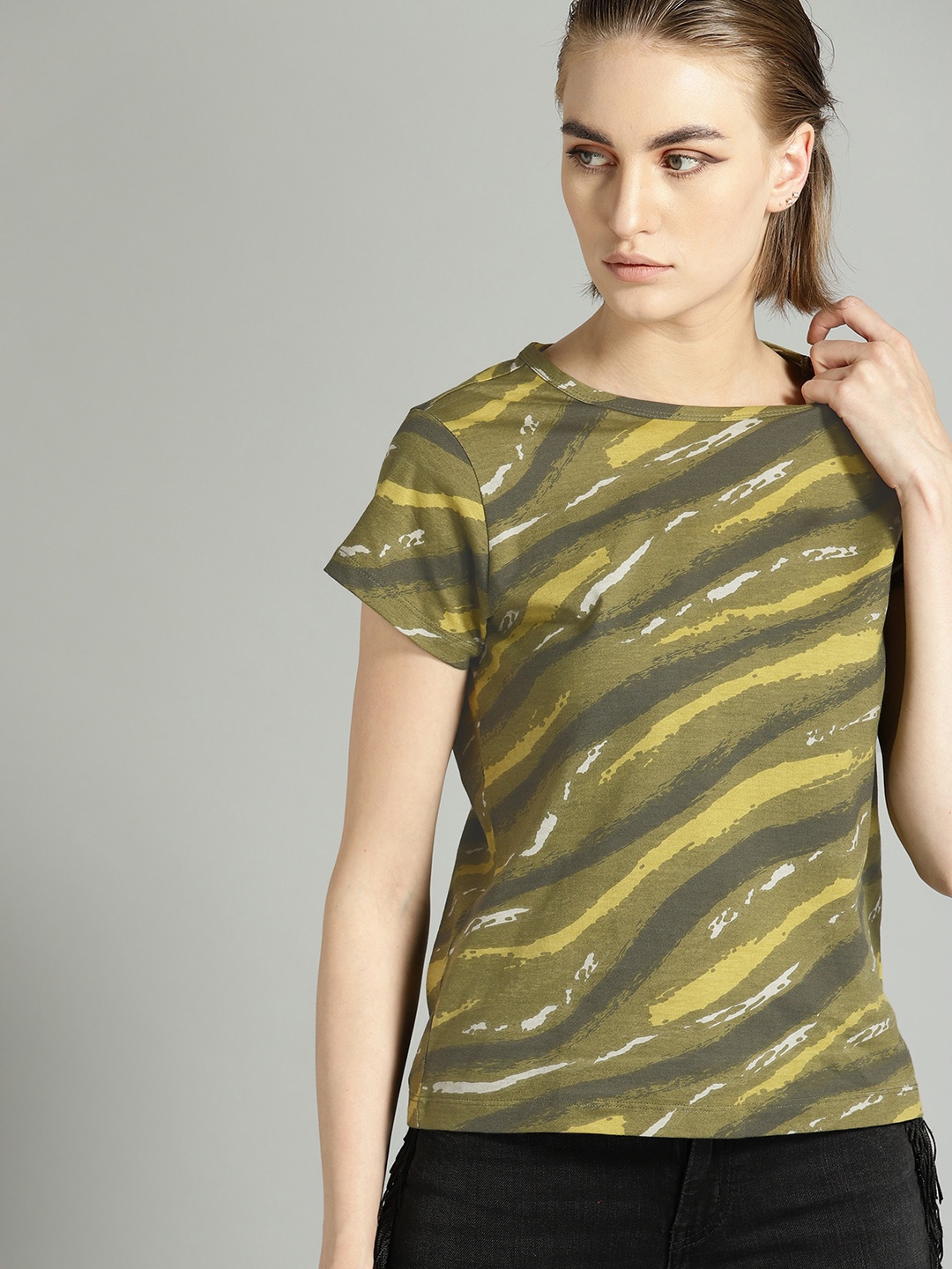 

The Roadster Lifestyle Co Women Olive Green & Yellow Printed Round Neck T-shirt