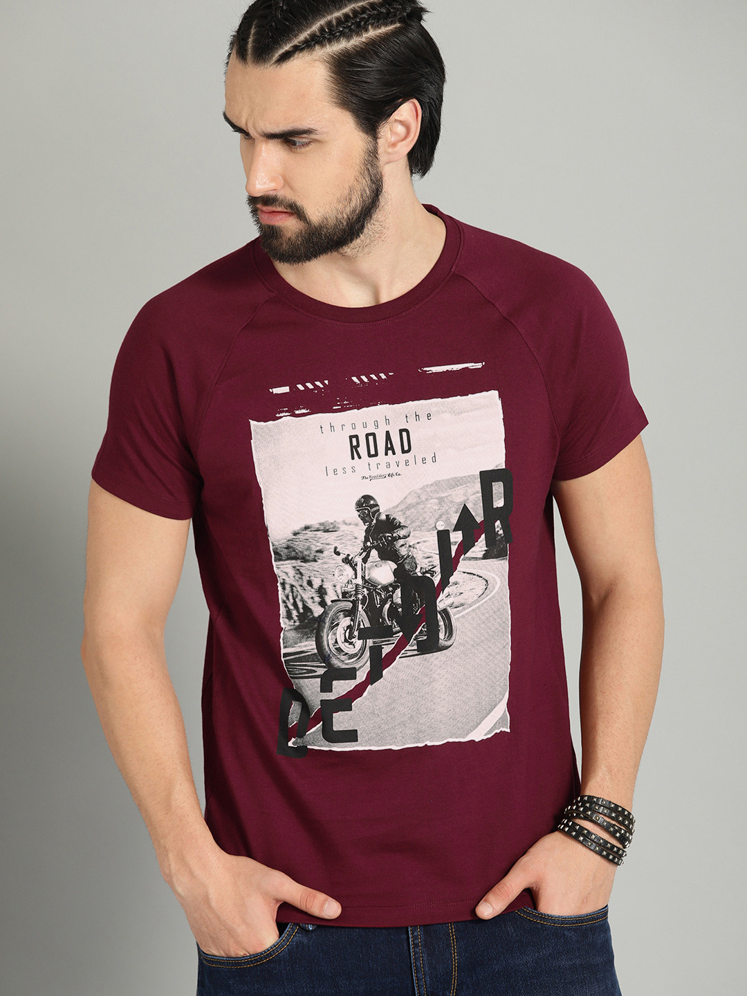 

Roadster Men Maroon Off-White Printed Round Neck Pure Cotton T-shirt