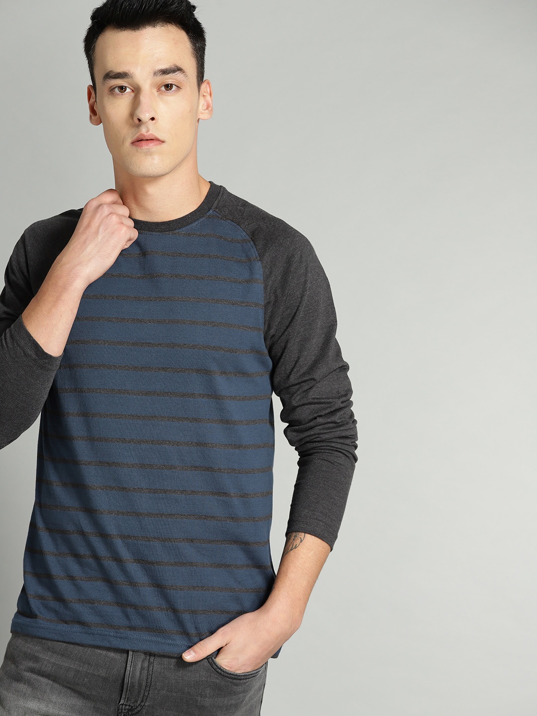 

The Roadster Lifestyle Co Men Navy Blue & Charcoal Grey Striped Round Neck T-shirt