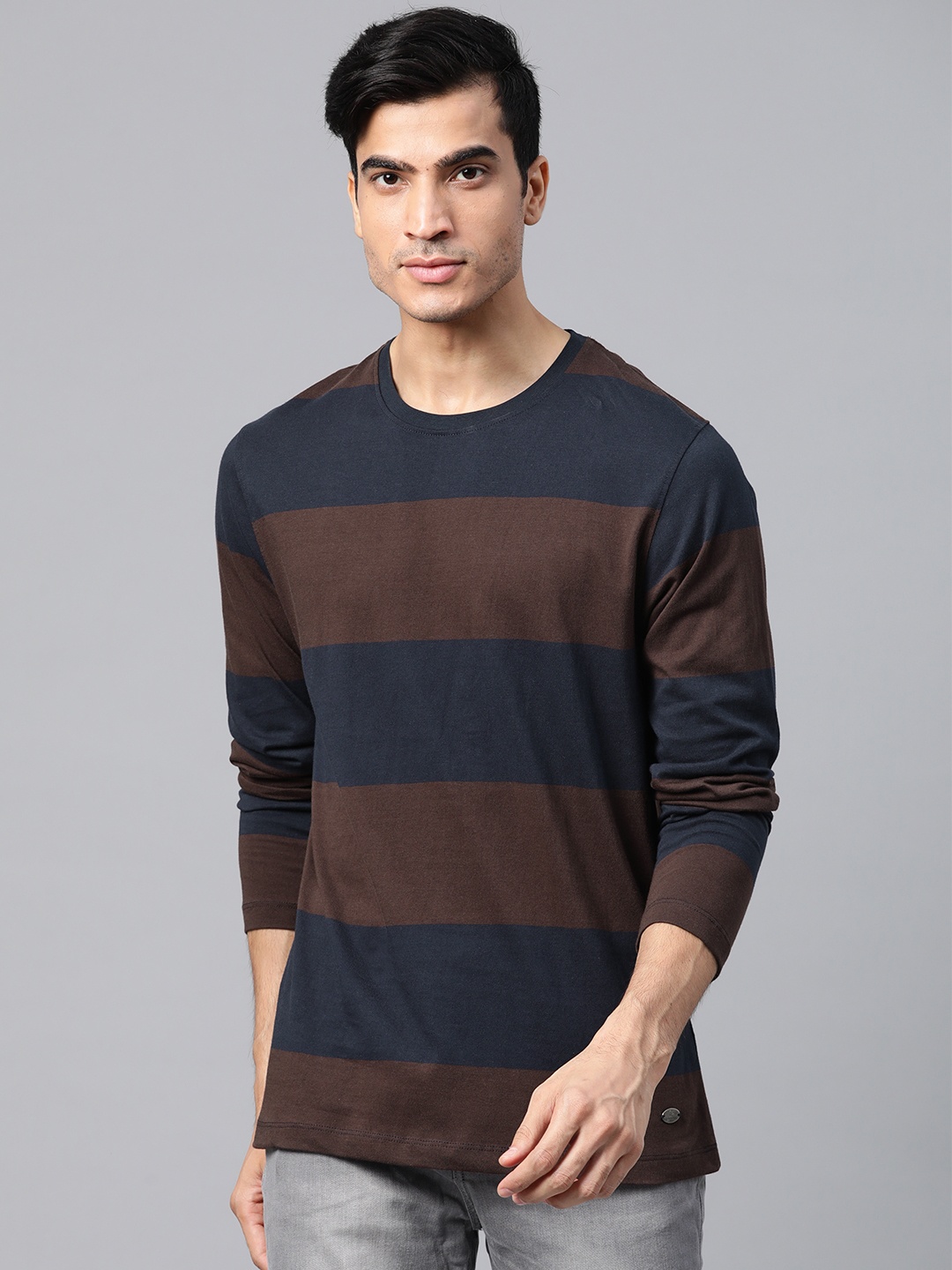 

The Roadster Lifestyle Co Men Navy Blue Coffee Brown Striped Round Neck Pure Cotton T-shirt