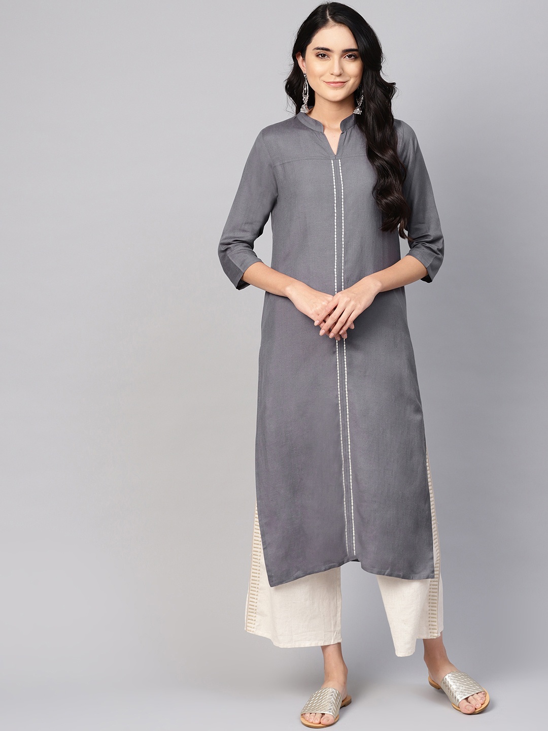 

Varanga Women Charcoal Grey Solid Straight Kurta