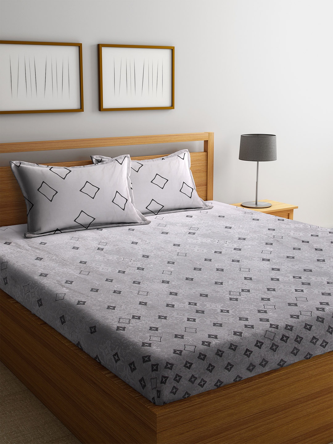 

SPACES Grey Geometric 210 TC Cotton 1 Queen Bedsheet with 2 Pillow Covers