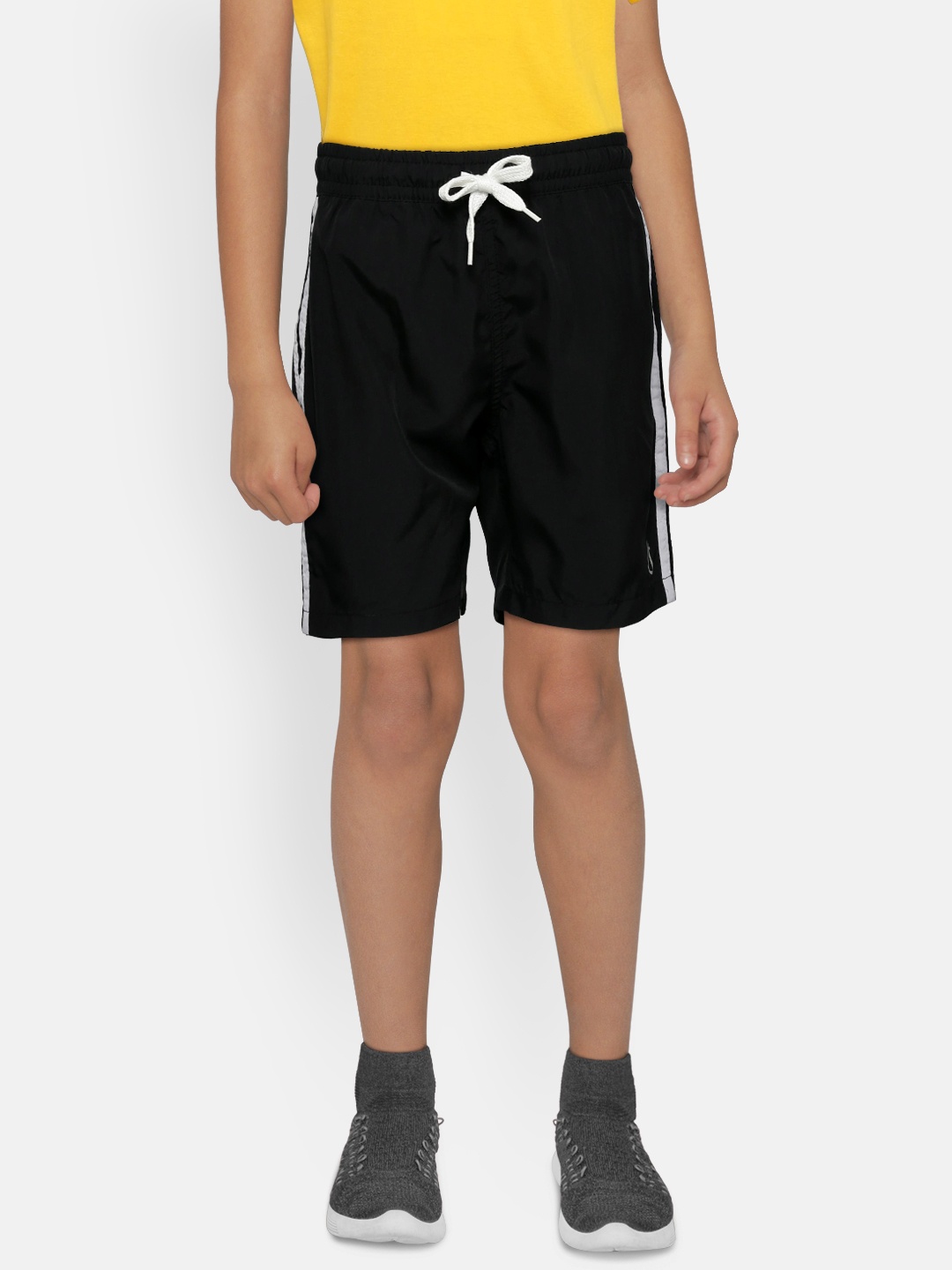 

Gini and Jony Boys Black Solid Campus Fit Regular Shorts