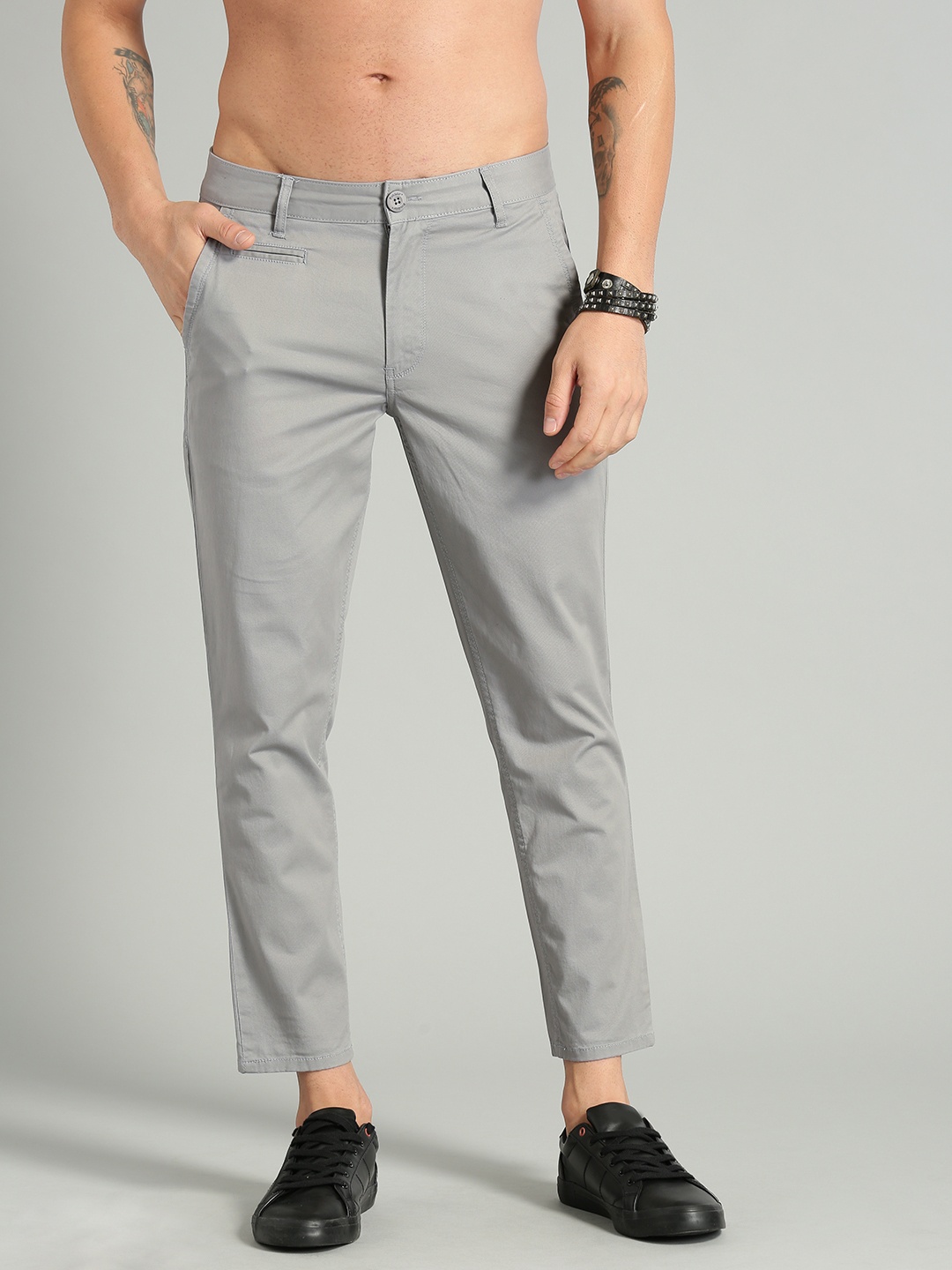 

The Roadster Lifestyle Co Men Grey Slim Tapered Fit Solid Chinos