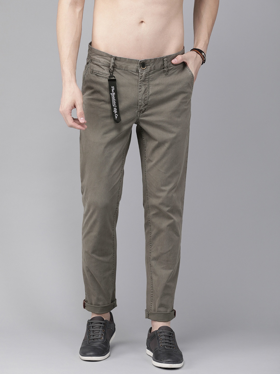 

The Roadster Lifestyle Co Men Grey Regular Fit Solid Chinos