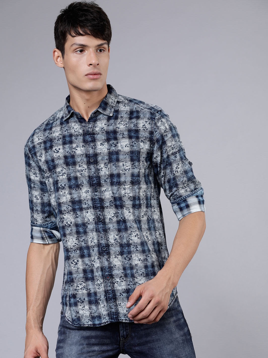 

LOCOMOTIVE Men Blue & Off-White Slim Fit Checked Casual Shirt