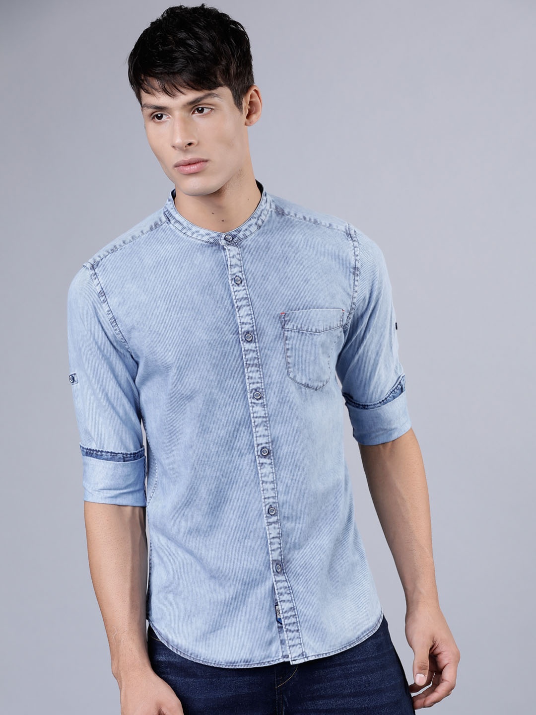

LOCOMOTIVE Men Blue Slim Fit Solid Casual Shirt