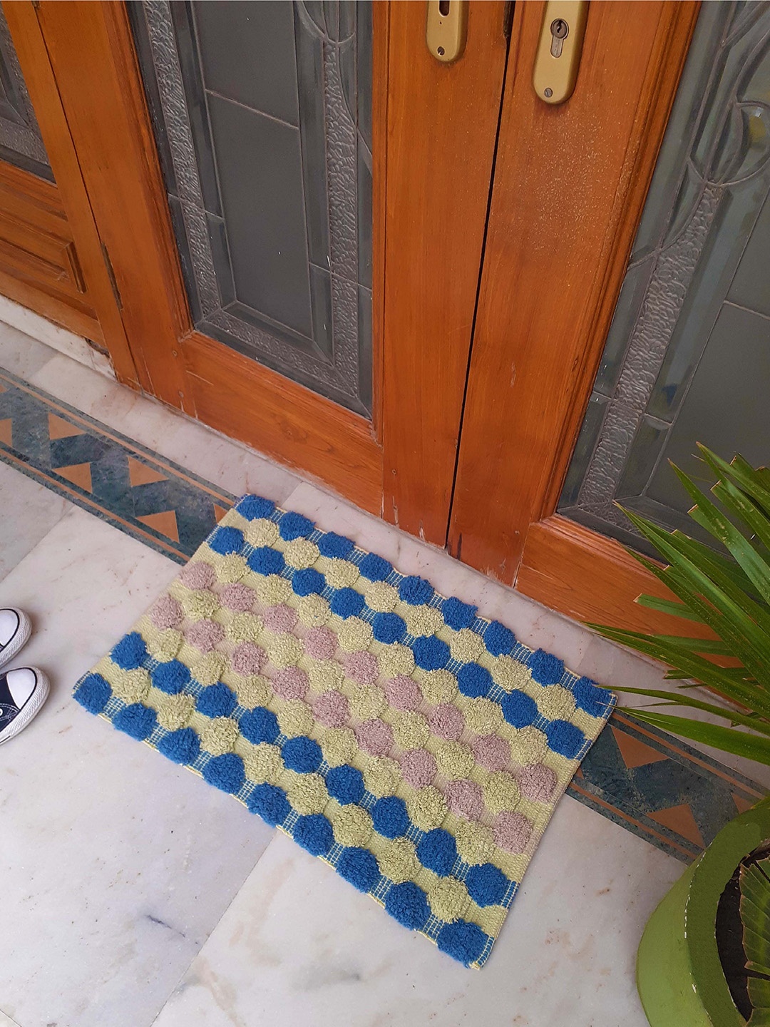 

Avira Home Multicoloured Pom Pom Handloom 1600 GSM Cotton Doormat, Multi