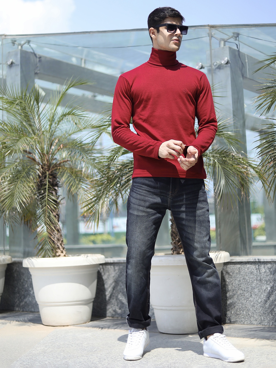 

Chkokko Men Maroon Solid High Neck T-shirt