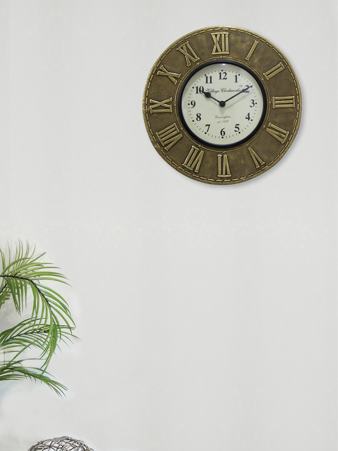 

RANDOM Off-White & Antique Gold-Toned Round Textured Analogue Wall Clock