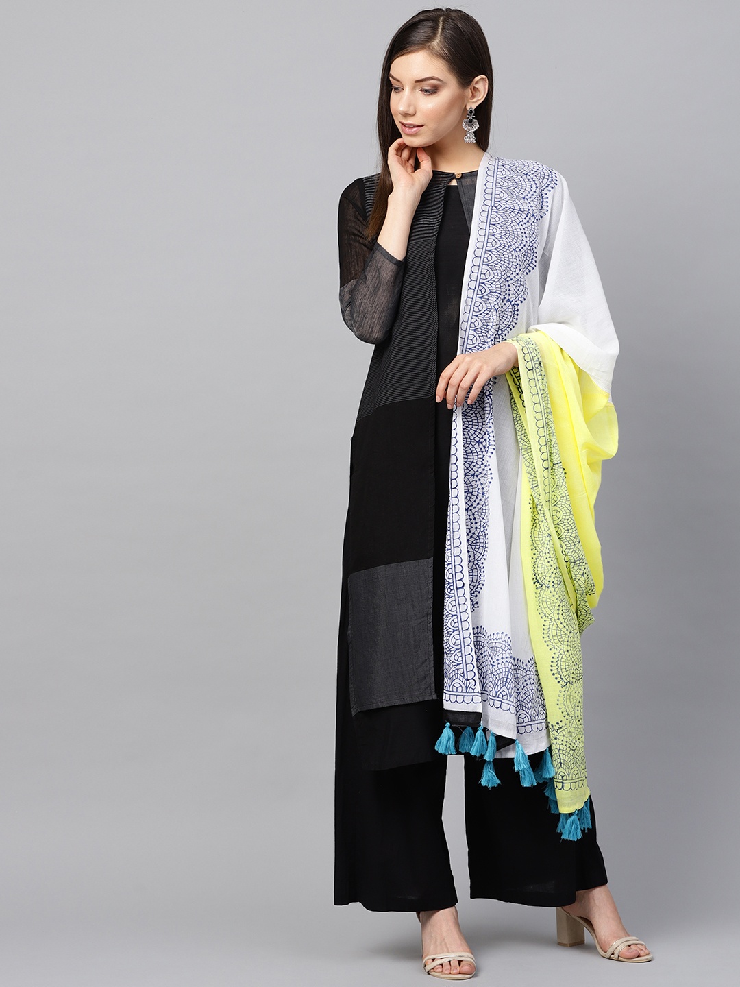 

Rain & Rainbow Yellow & White Colourblocked Pure Cotton Dupatta