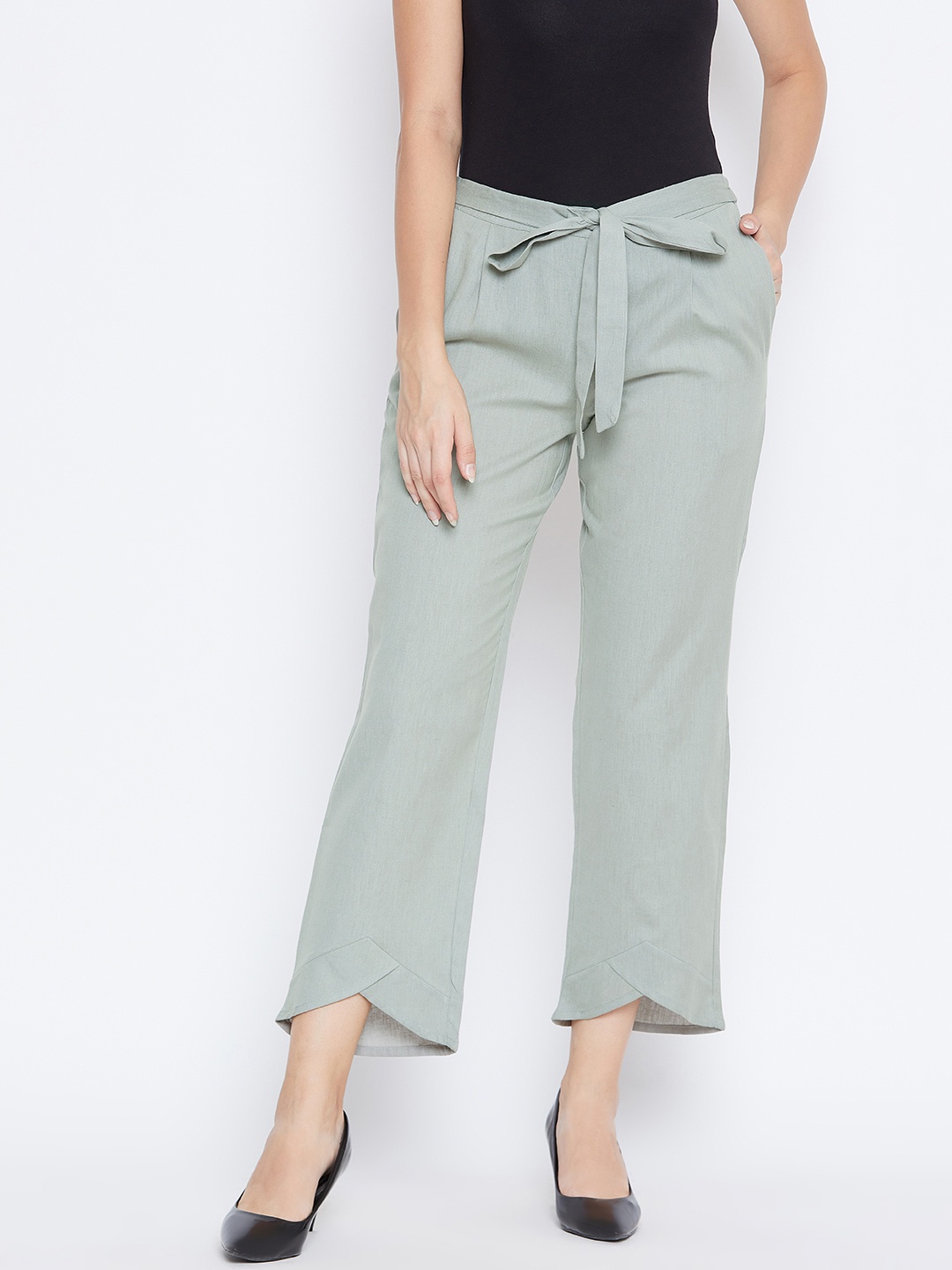 

DODO & MOA Women Grey Regular Fit Solid Cropped Trousers, Green