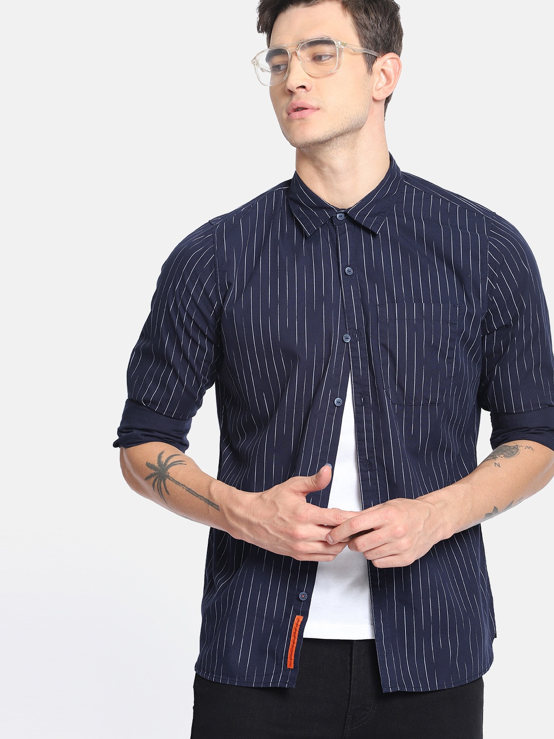 

SINGLE Men Navy Blue & White Slim Fit Checked Casual Shirt