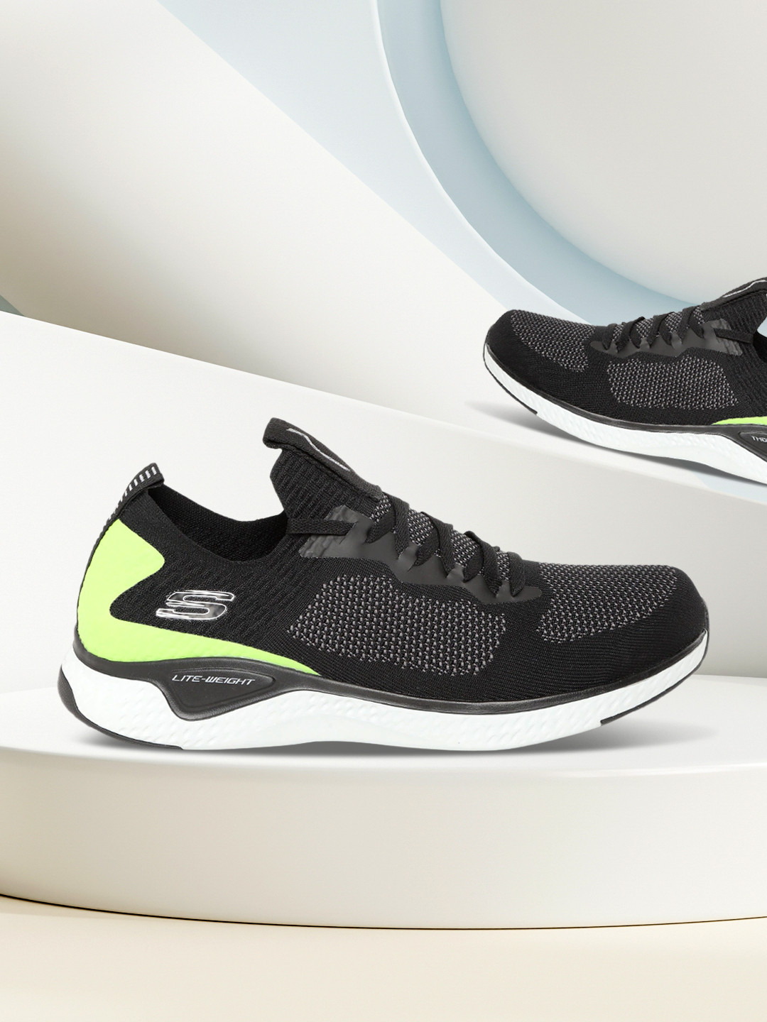 

Skechers Men Black & Grey Woven Design Solar Fuse Training Shoes