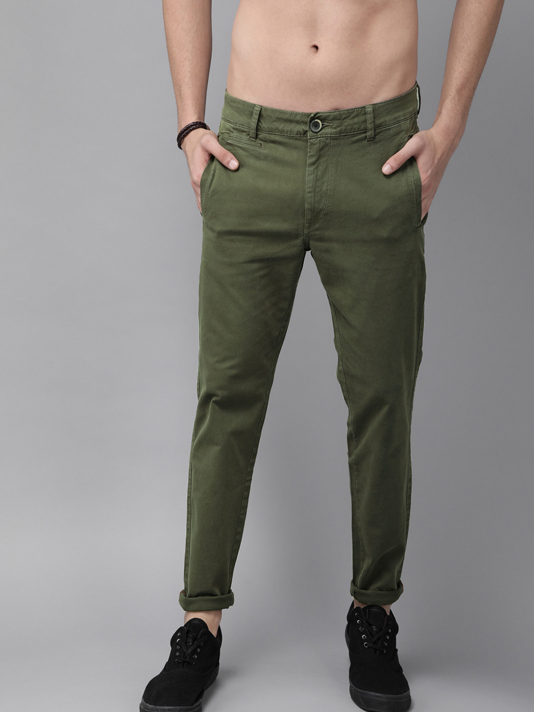 

The Roadster Lifestyle Co Men Olive Green Solid Chinos