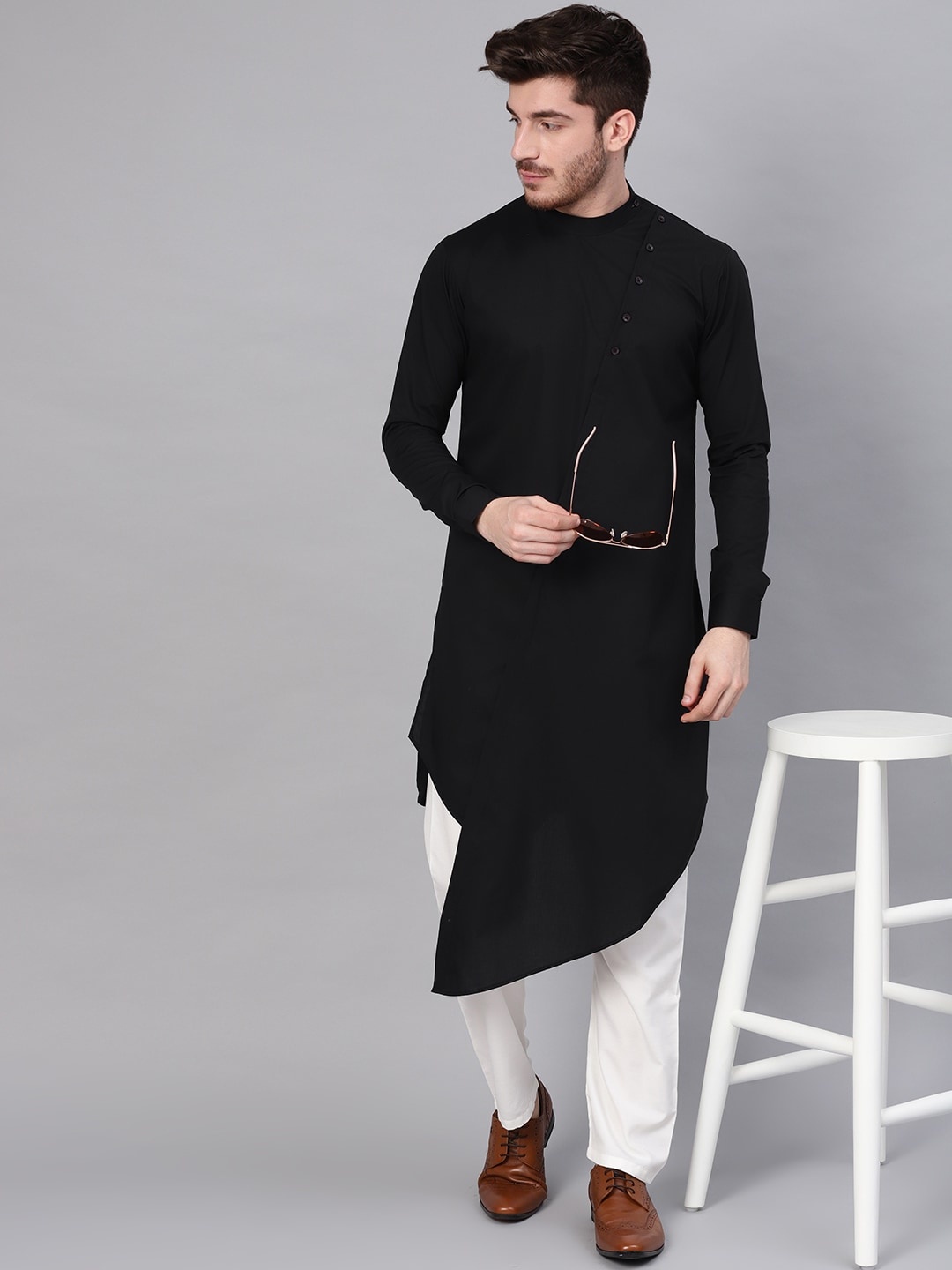 

See Designs Men Black Solid Straight Kurta