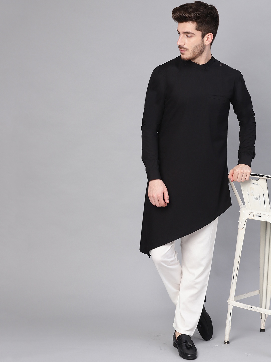 

See Designs Men Black Solid Straight Kurta