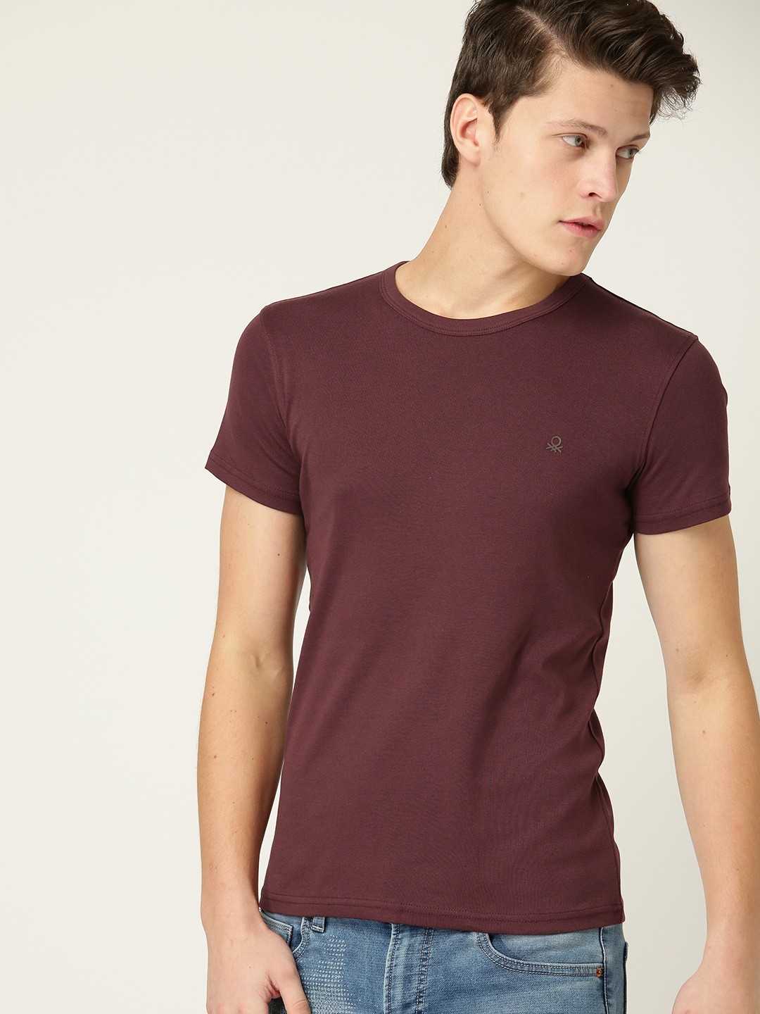 

United Colors of Benetton Men Burgundy Solid Round Neck T-shirt