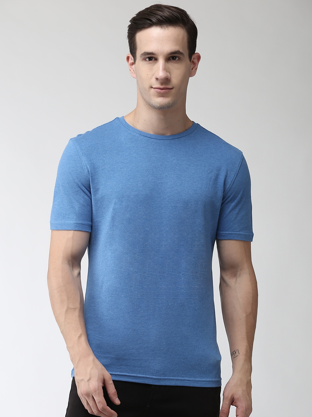 

Marks & Spencer Men Blue Slim Fit Solid Round Neck T-shirt