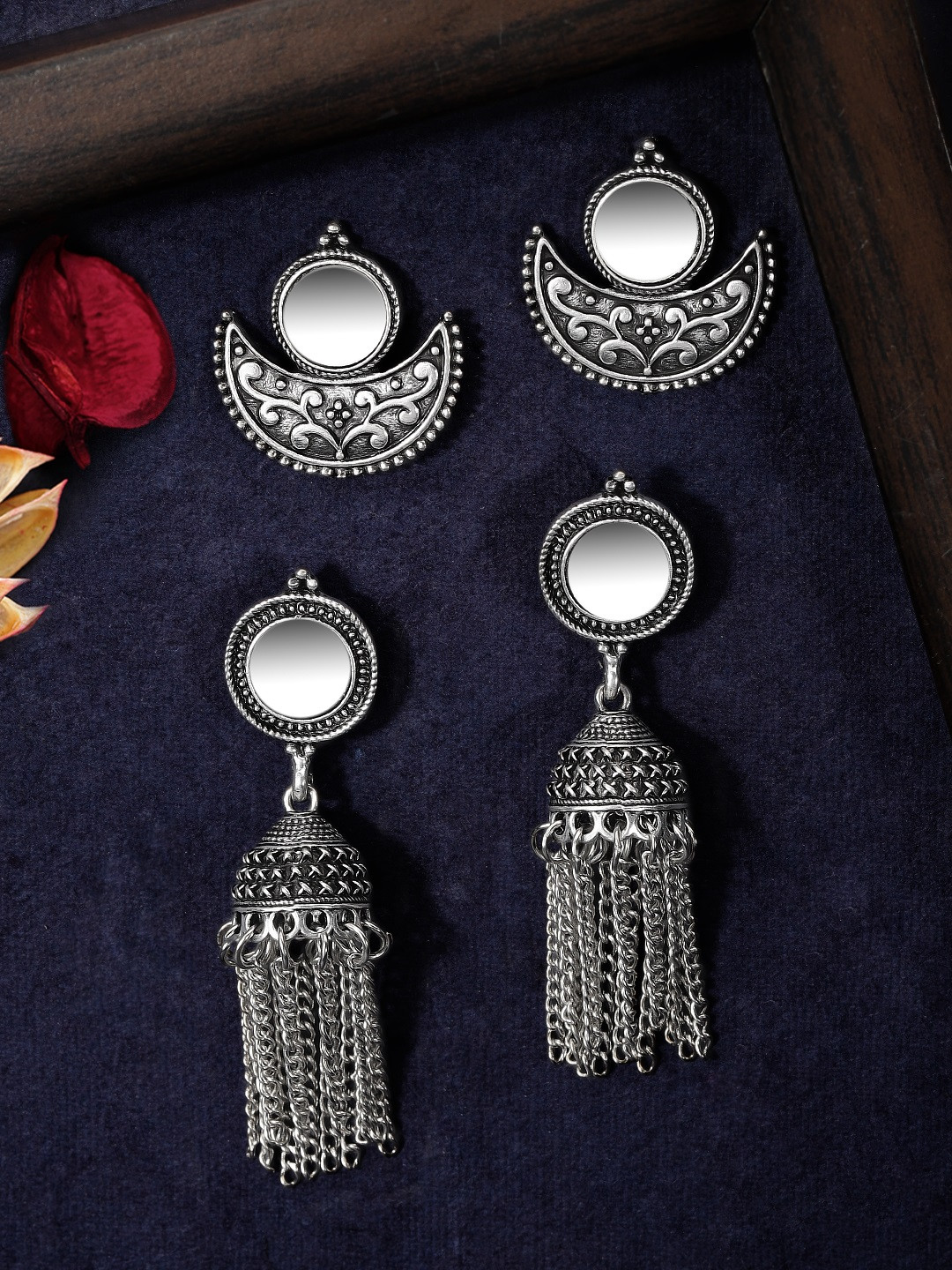 

Rubans Set of 2 Silver-Toned Handcrafted Leaf Shaped Studs