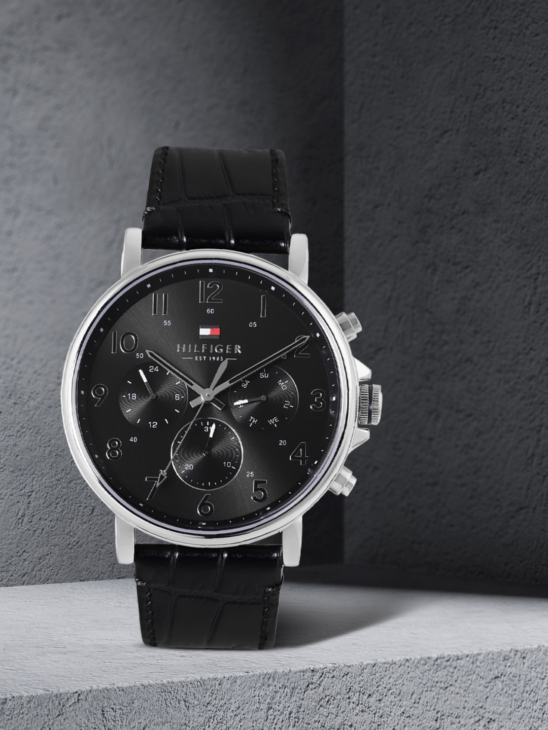 

Tommy Hilfiger Men Black Analogue Watch TH1710381W