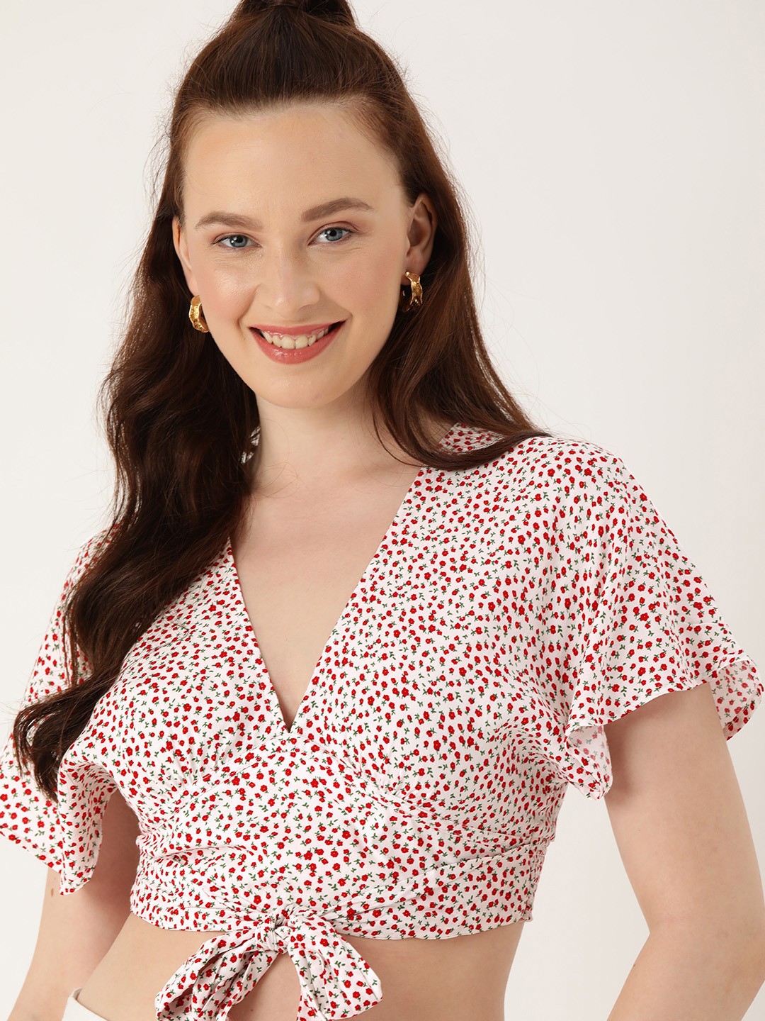 

FOREVER 21 Women Off-White & Red Ditsy Floral Printed Styled Back Crop Top with Tie-Ups