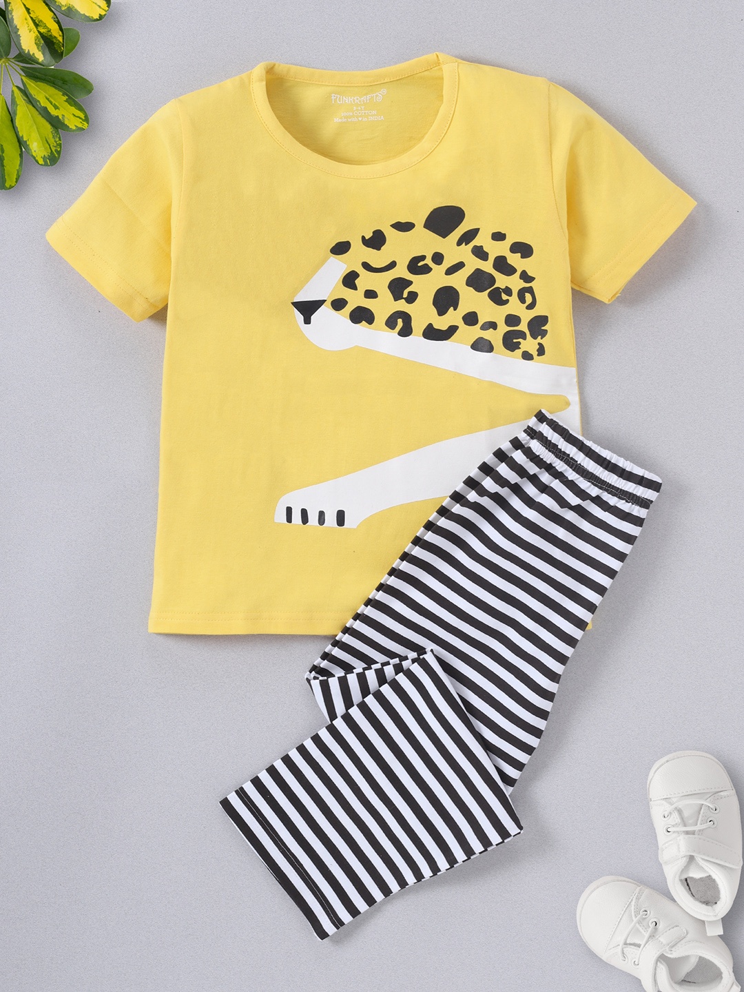 

FUNKRAFTS Boys Yellow & Black Printed Night Suit