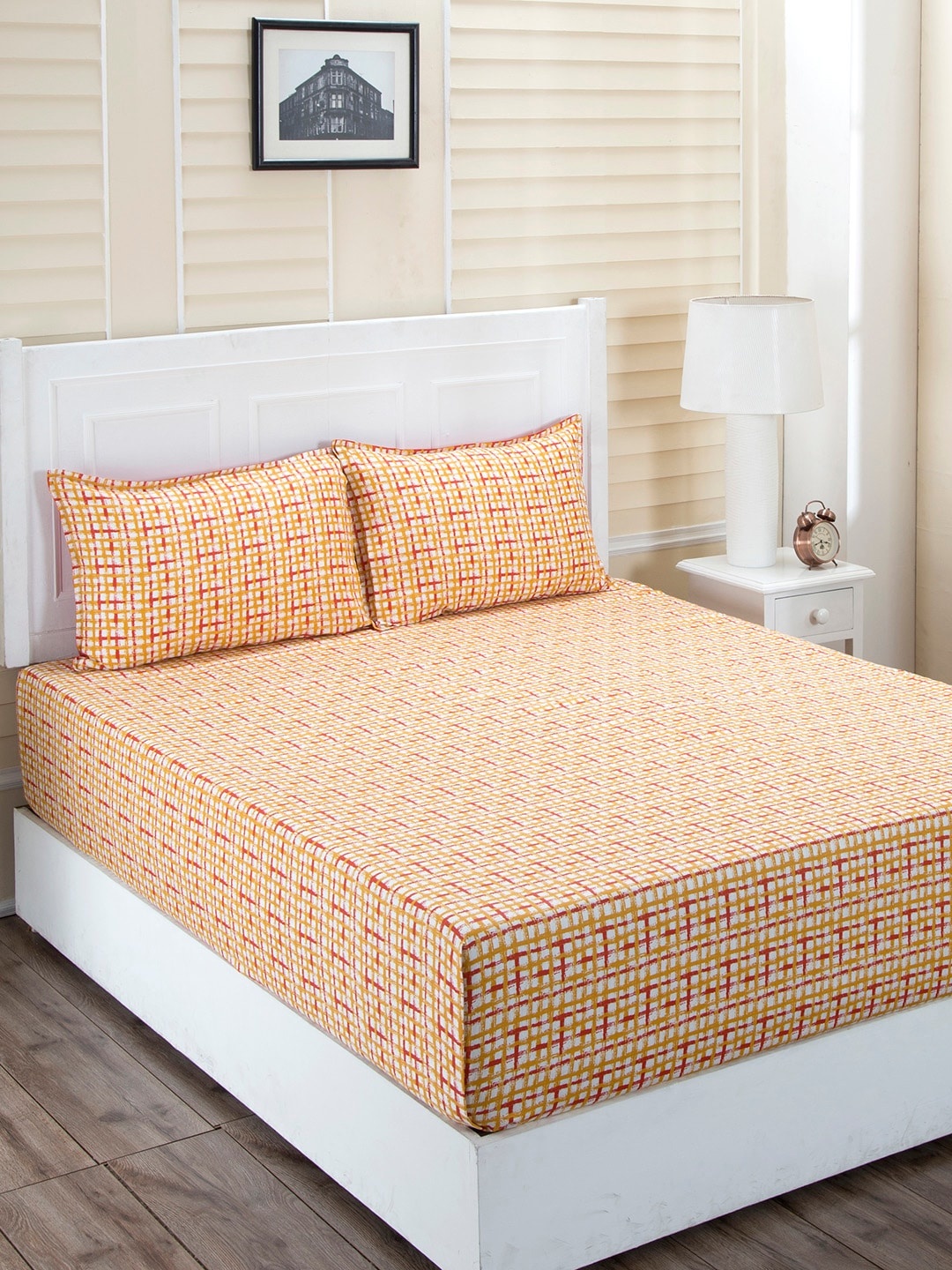 

In-House by maspar Orange & White Geometric 210 TC Cotton 1 Queen Bedsheet with 2 Pillow Covers